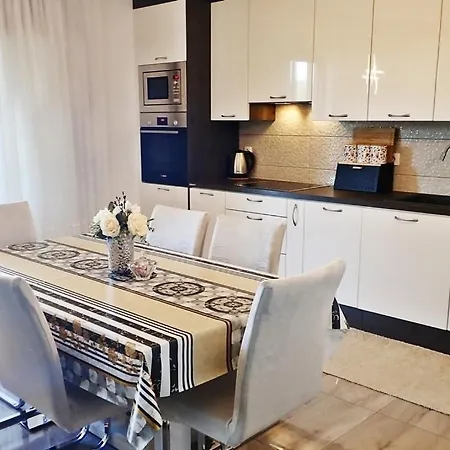 Apartmán With Parking Space Rovanjska, Paklenica - 25431 Jasenice (Zadar)
