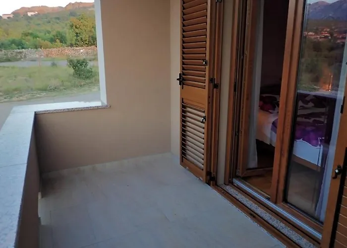 Apartman With Parking Space Rovanjska, Paklenica - 25431