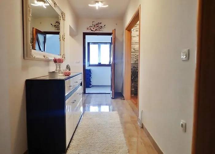 Apartman With Parking Space Rovanjska, Paklenica - 25431