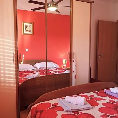 Apartament With Parking Space Rovanjska, Paklenica - 25431