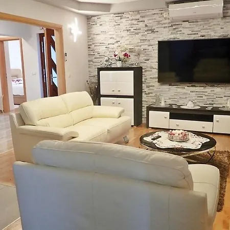 Apartament With Parking Space Rovanjska, Paklenica - 25431