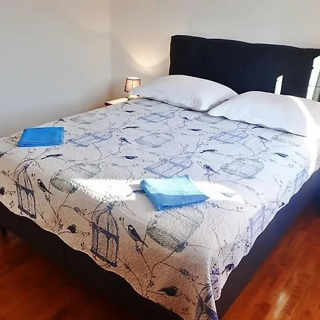 Apartament With Parking Space Rovanjska, Paklenica - 25431